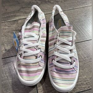 Beneker Canvas SlipOns